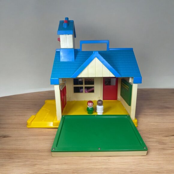 Vintage 1989 Spectra My Little Schoolhouse Carry Along Playhouse & 2 Figures - Picture 9 of 15
